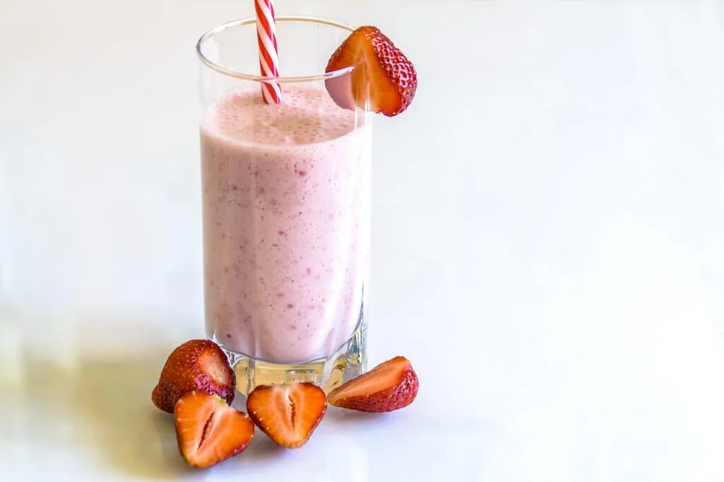 strawberry kefir drink